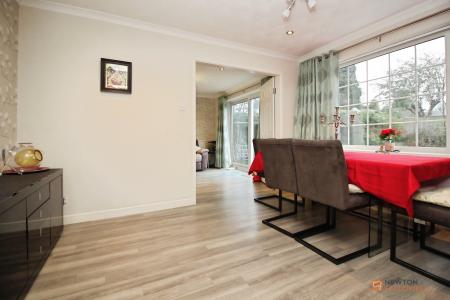 3 bedroom Detached house for sale in The Yews, Oadby, LE2