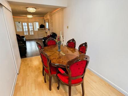 4 bedroom Detached house for sale in Kent Drive, Oadby, LE2