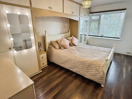 4 bedroom Detached house for sale in Kent Drive, Oadby, LE2