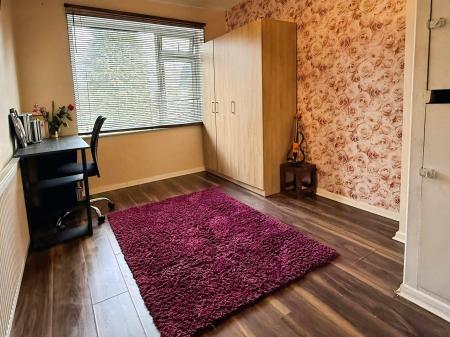 4 bedroom Detached house for sale in Kent Drive, Oadby, LE2