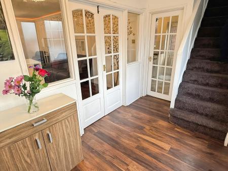 4 bedroom Detached house for sale in Kent Drive, Oadby, LE2