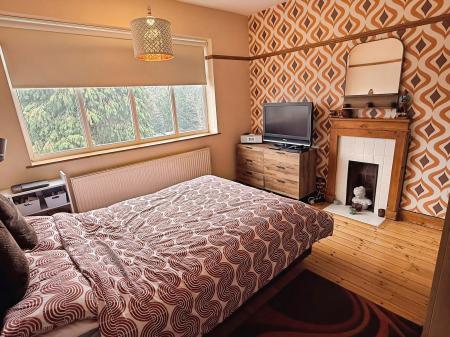 4 bedroom Detached house for sale in Peters Drive, Leicester, LE5