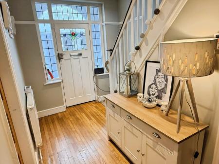 4 bedroom Detached house for sale in Peters Drive, Leicester, LE5