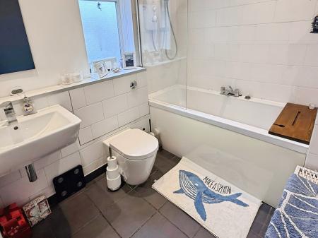 4 bedroom Detached house for sale in Peters Drive, Leicester, LE5