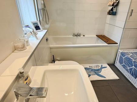 4 bedroom Detached house for sale in Peters Drive, Leicester, LE5