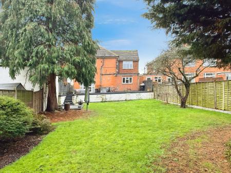 4 bedroom Detached house for sale in Peters Drive, Leicester, LE5