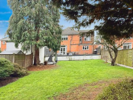 4 bedroom Detached house for sale in Peters Drive, Leicester, LE5