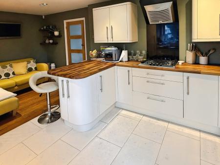 4 bedroom Detached house for sale in Peters Drive, Leicester, LE5