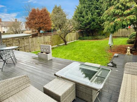 4 bedroom Detached house for sale in Peters Drive, Leicester, LE5