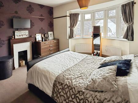 4 bedroom Detached house for sale in Peters Drive, Leicester, LE5