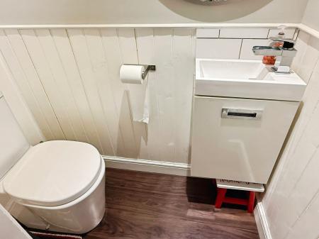 4 bedroom Detached house for sale in Peters Drive, Leicester, LE5