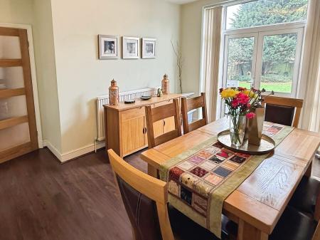 4 bedroom Detached house for sale in Peters Drive, Leicester, LE5