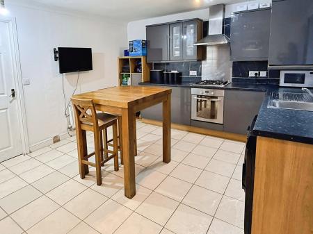 3 bedroom Terraced House for sale in Brompton Road, Hamilton, LE5