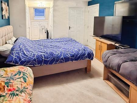 3 bedroom Terraced House for sale in Brompton Road, Hamilton, LE5