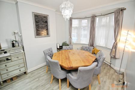 3 bedroom Semi-detached house for sale in Cairnsford Road, West Knighton, LE2