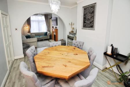 3 bedroom Semi-detached house for sale in Cairnsford Road, West Knighton, LE2