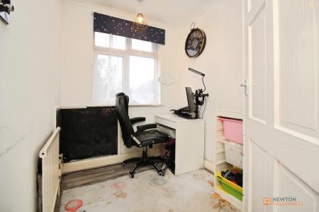 3 bedroom Semi-detached house for sale in Cairnsford Road, West Knighton, LE2