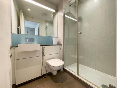 2 bedroom Apartment to let in Highcross Lane, Leicester, LE1