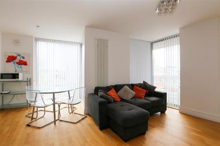 2 bedroom Apartment to let in Highcross Lane, Leicester, LE1