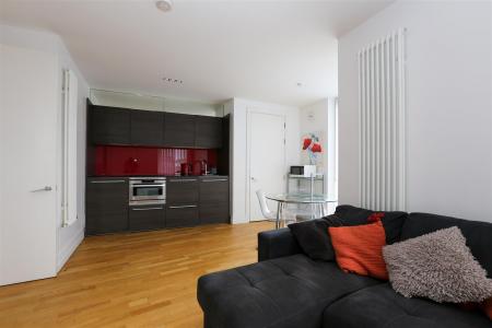 2 bedroom Apartment to let in Highcross Lane, Leicester, LE1