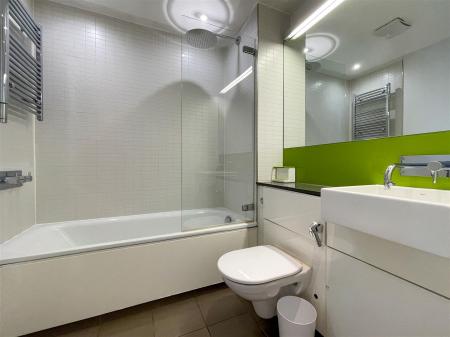 2 bedroom Apartment to let in Highcross Lane, Leicester, LE1