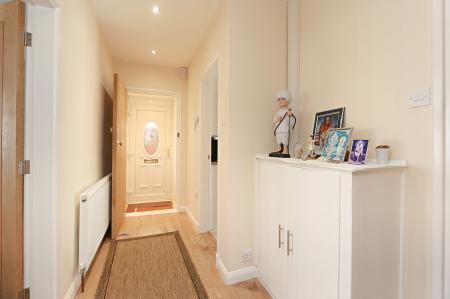 2 bedroom Semi-detached bungalow for sale in Foxhunter Drive, Oadby, Leicester, LE2