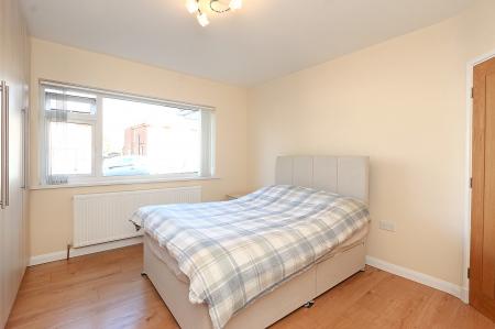 2 bedroom Semi-detached bungalow for sale in Foxhunter Drive, Oadby, Leicester, LE2