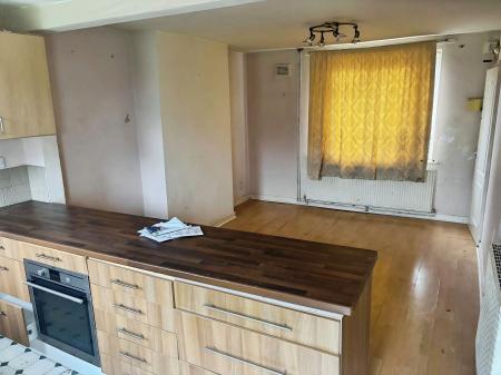 3 bedroom Semi-detached house for sale in Babington Row, Leicester, LE2