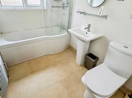 4 bedroom Detached house for sale in Wright Lane, Oadby, LE2