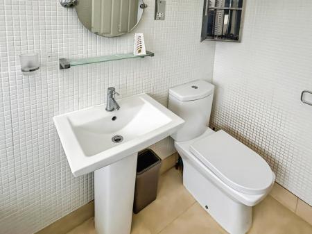 4 bedroom Detached house for sale in Wright Lane, Oadby, LE2