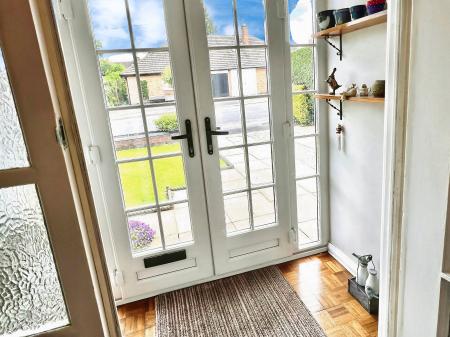 3 bedroom Semi-detached house for sale in Carfax Avenue, Oadby, LE2