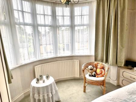 3 bedroom Semi-detached house for sale in Carfax Avenue, Oadby, LE2