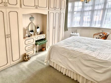 3 bedroom Semi-detached house for sale in Carfax Avenue, Oadby, LE2