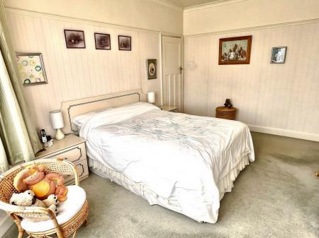 3 bedroom Semi-detached house for sale in Carfax Avenue, Oadby, LE2