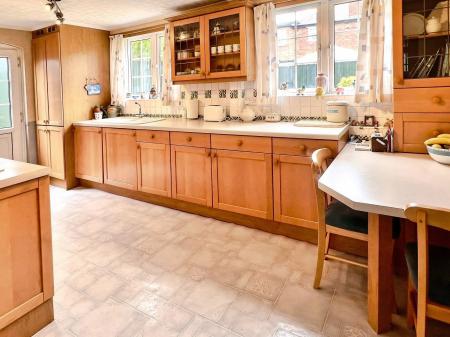 3 bedroom Semi-detached house for sale in Carfax Avenue, Oadby, LE2