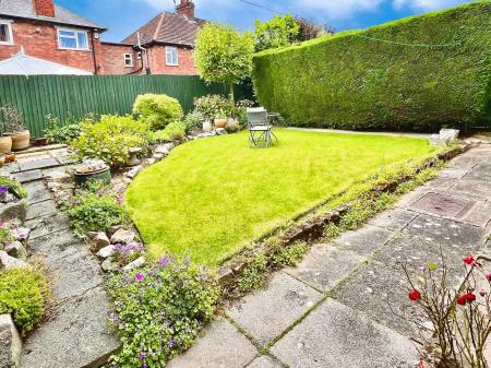 3 bedroom Semi-detached house for sale in Carfax Avenue, Oadby, LE2