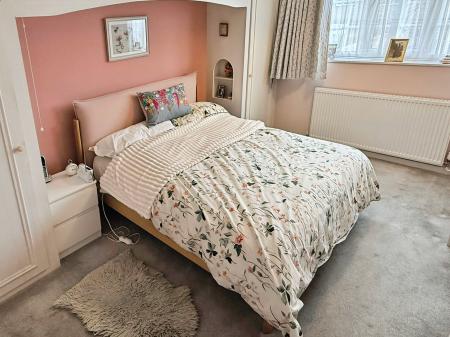 3 bedroom Detached house for sale in Kensington Close, Oadby, Leicester, LE2