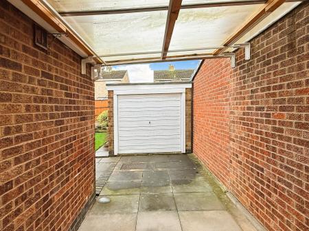 3 bedroom Detached house for sale in Kensington Close, Oadby, Leicester, LE2