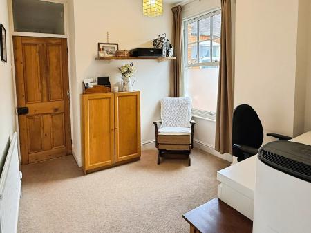 4 bedroom Terraced House for sale in Aylestone Road, Aylestone, Leicester, LE2