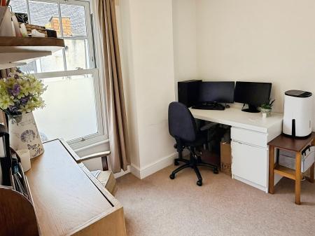 4 bedroom Terraced House for sale in Aylestone Road, Aylestone, Leicester, LE2