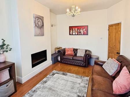 4 bedroom Terraced House for sale in Aylestone Road, Aylestone, Leicester, LE2