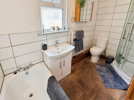 4 bedroom Terraced House for sale in Aylestone Road, Aylestone, Leicester, LE2