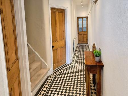 4 bedroom Terraced House for sale in Aylestone Road, Aylestone, Leicester, LE2