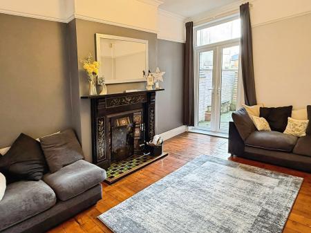 4 bedroom Terraced House for sale in Aylestone Road, Aylestone, Leicester, LE2