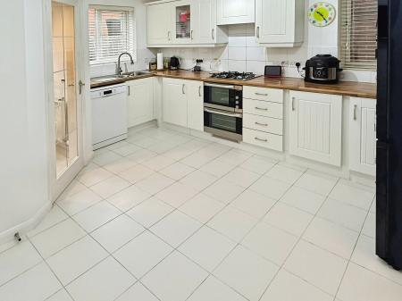 4 bedroom Detached house for sale in Copgrove Close, Hamilton, Leicester, LE5