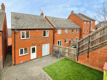 4 bedroom Detached house for sale in Copgrove Close, Hamilton, Leicester, LE5