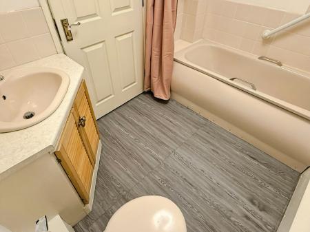 2 bedroom Flat for sale in Lodge Mews, Thurnby, Leicester, LE7