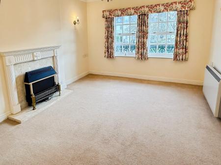 2 bedroom Flat for sale in Lodge Mews, Thurnby, Leicester, LE7