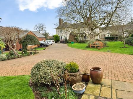 2 bedroom Flat for sale in Lodge Mews, Thurnby, Leicester, LE7