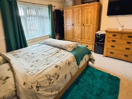 3 bedroom Terraced House for sale in The Littleway, Rowlatts Hill, Leicester, LE5